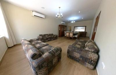 ALQUILER DE CASA EN CALLE LOS SAUCES, URB. SANTA VICTORIA